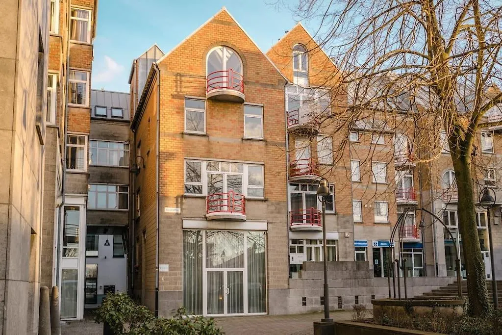 Beautiful City Apartment With A Great River View location